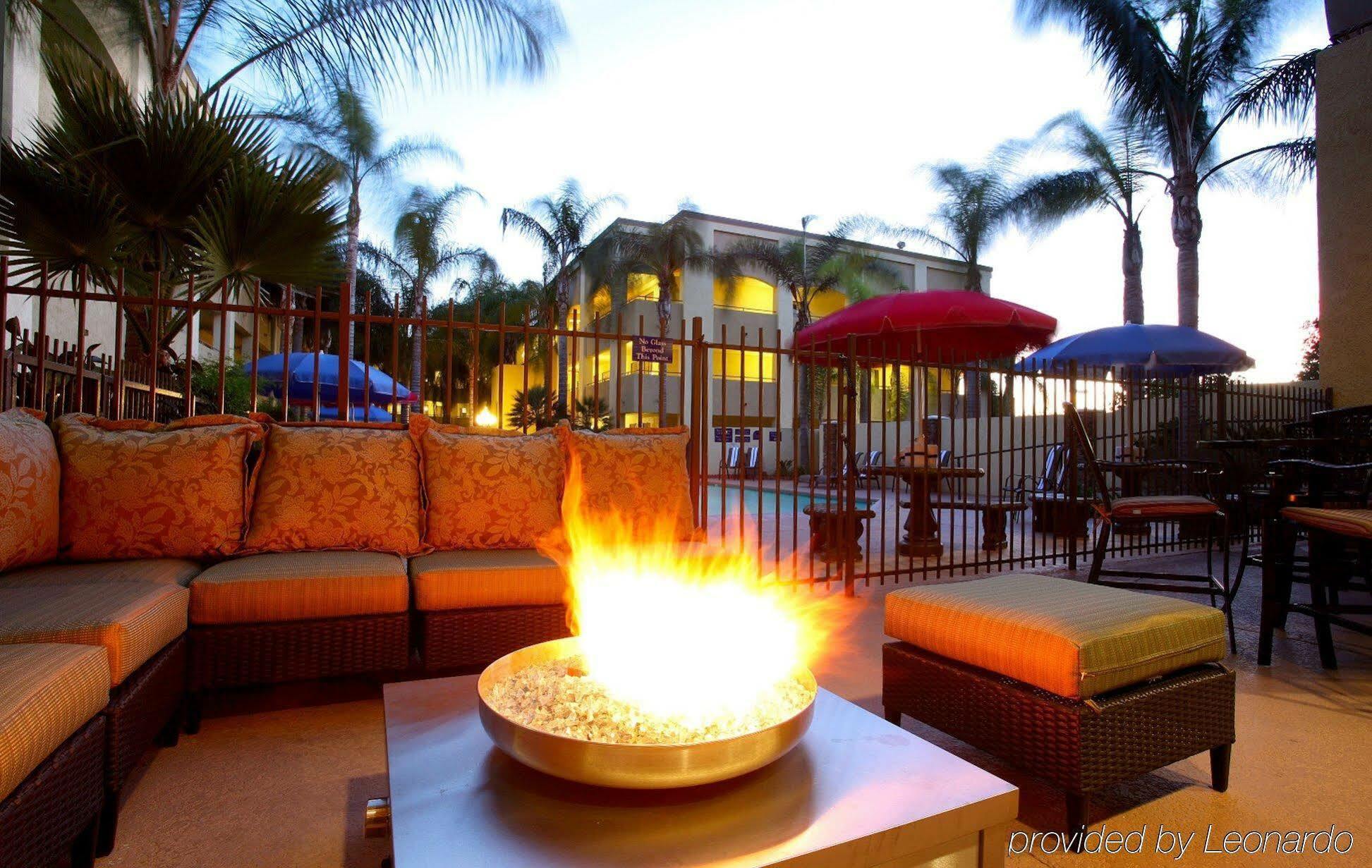 Hotel D'Lins Ontario Airport Exteriör bild